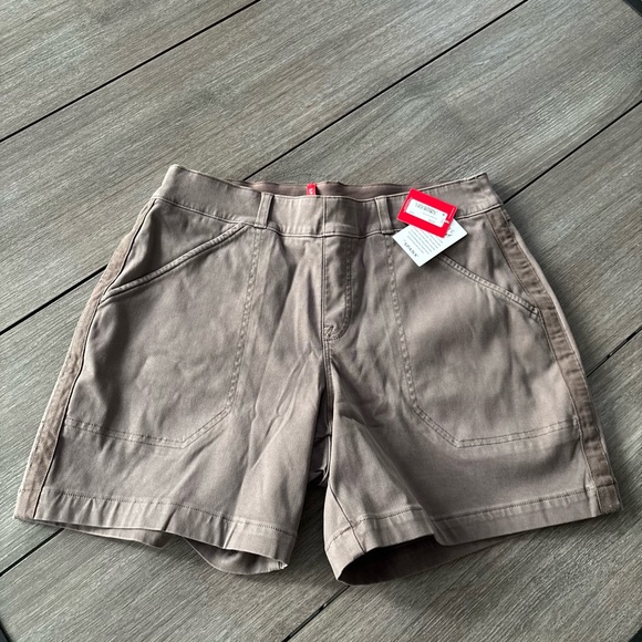 NWT SPANX Women's 6” Stretch Twill Shorts, Smoke, Large - Picture 1 of 12